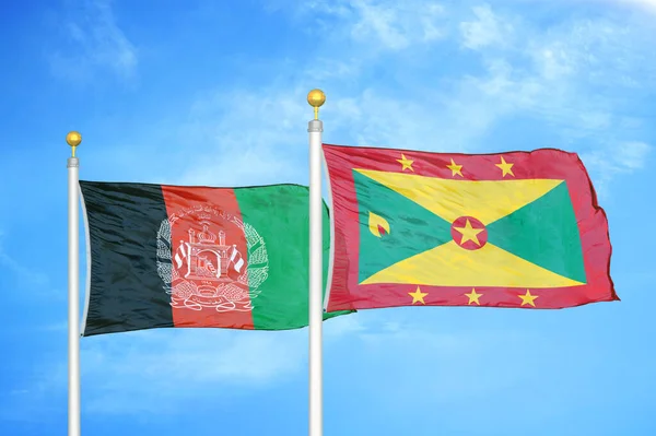 Afganistan Grenada Bayrak Direkleri Mavi Bulutlu Arka Planda Iki Bayrak — Stok fotoğraf