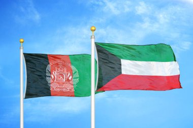 Afganistan ve Kuveyt bayrak direkleri ve mavi bulutlu arka planda iki bayrak