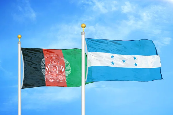 Αφγανιστάν Και Ονδούρα Δύο Σημαίες Κοντάρια Σημαίας Και Φόντο Μπλε — Φωτογραφία Αρχείου
