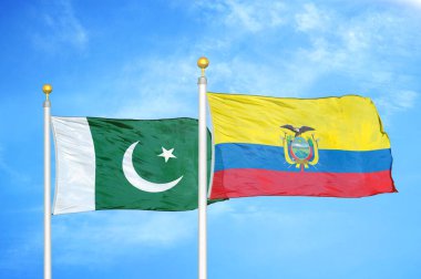 Pakistan ve Ekvador bayrak direkleri ve mavi bulutlu arka planda iki bayrak