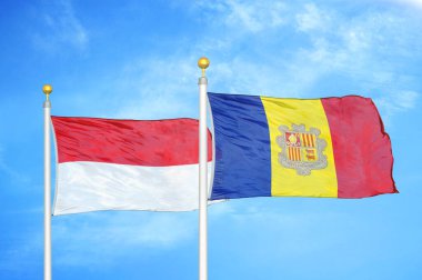 Endonezya ve Andorra bayrak direkleri ve mavi bulutlu arka planda iki bayrak