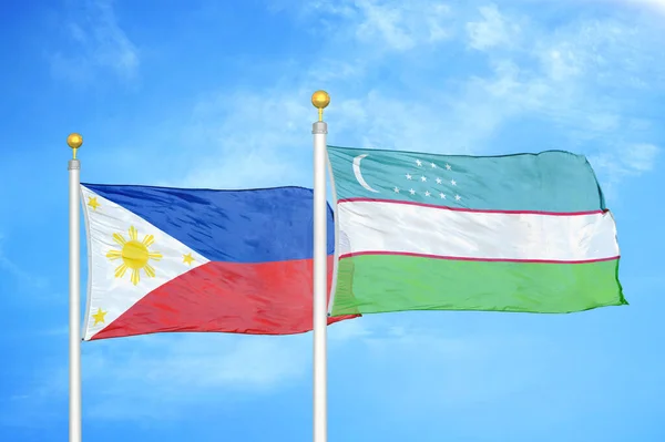 Filipinler Özbekistan Bayrak Direkleri Mavi Bulutlu Arka Planda Iki Bayrak — Stok fotoğraf