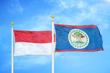 Endonezya ve Belize bayrak direkleri üzerinde iki bayrak ve mavi bulutlu arka plan