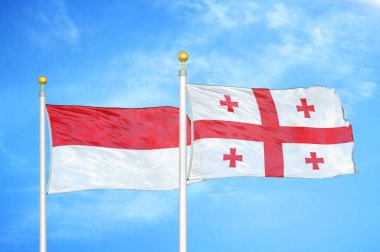 Endonezya ve Gürcistan bayrak direkleri ve mavi bulutlu arka planda iki bayrak