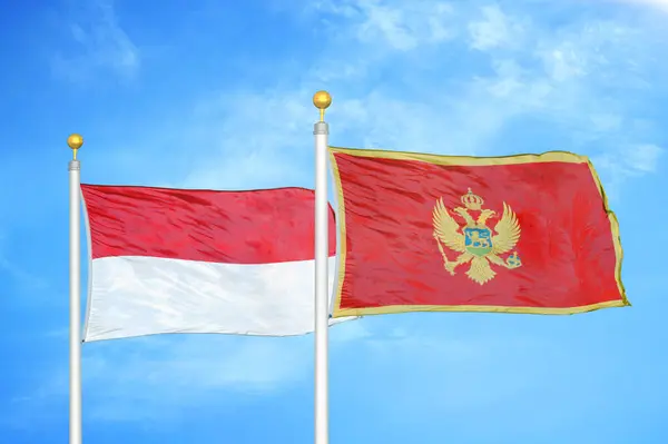 Indonezja Czarnogóra Dwie Flagi Maszcie Flagowym Niebieskie Zachmurzone Tło Nieba — Zdjęcie stockowe