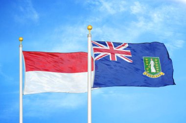 Endonezya ve Virgin Adaları İngiliz bayrak direkleri üzerinde iki bayrak ve mavi bulutlu gökyüzü arka planı