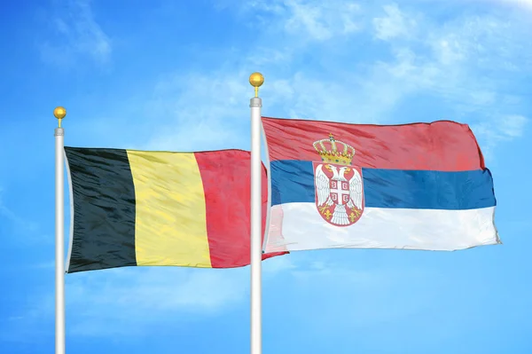 Belgique Serbie Deux Drapeaux Sur Mâts Ciel Nuageux Bleu — Photo