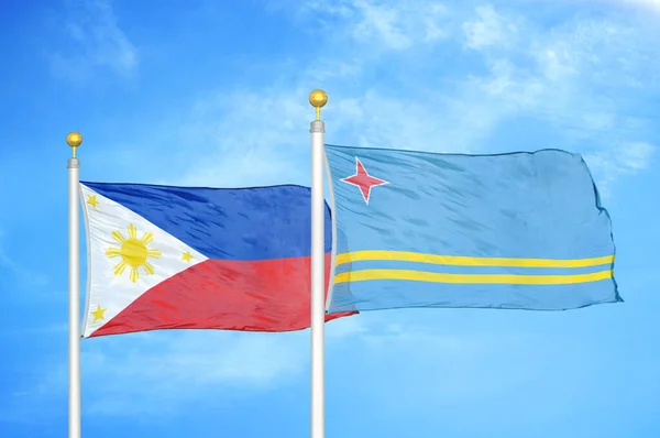 Филиппины Аруба Два Флага Флагштоках Голубом Облачном Фоне Неба — стоковое фото
