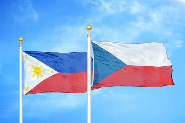 Филиппины Чехия Два Флага Флагштоках Голубом Облачном Фоне Неба — стоковое фото