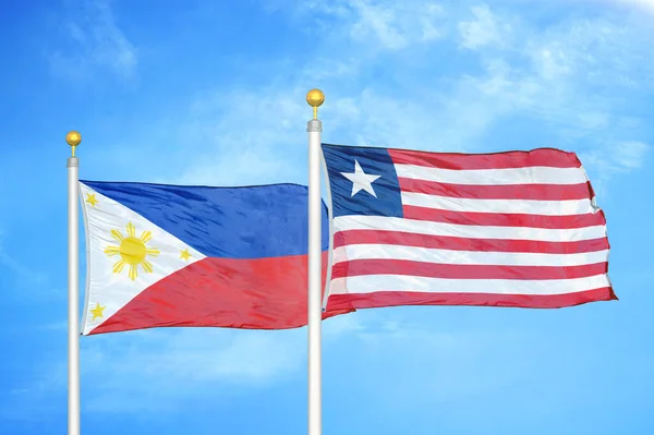 Filipinas Liberia Dos Banderas Sobre Asta Bandera Fondo Azul Cielo — Foto de Stock