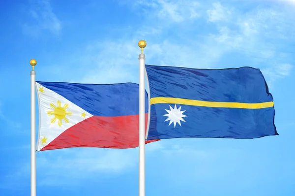 Filipinas Nauru Dos Banderas Sobre Asta Bandera Fondo Azul Cielo — Foto de Stock