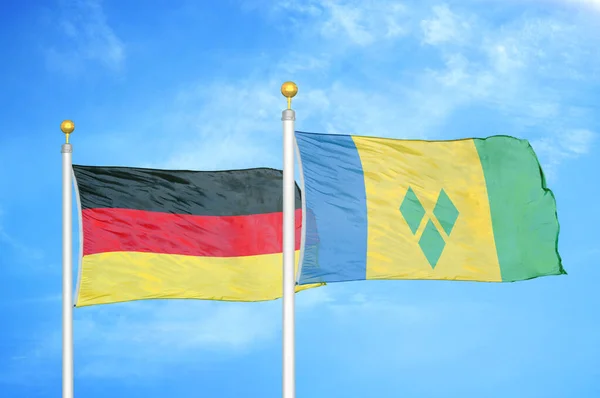 Alemanha São Vicente Granadinas Duas Bandeiras Mastins Bandeira Azul Céu — Fotografia de Stock