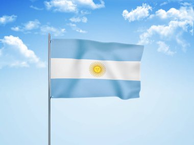 Arjantin bayrağı bulutlu gökyüzünde dalgalanıyor.