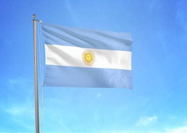 Arjantin bayrağı bulutlu gökyüzünde dalgalanıyor.