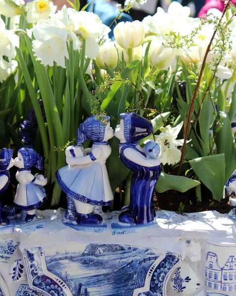 Hollandalı delfter porselen bebek yeni çiçek küvette