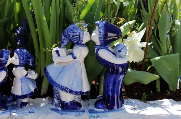 Hollandalı delfter porselen bebek yeni çiçek küvette