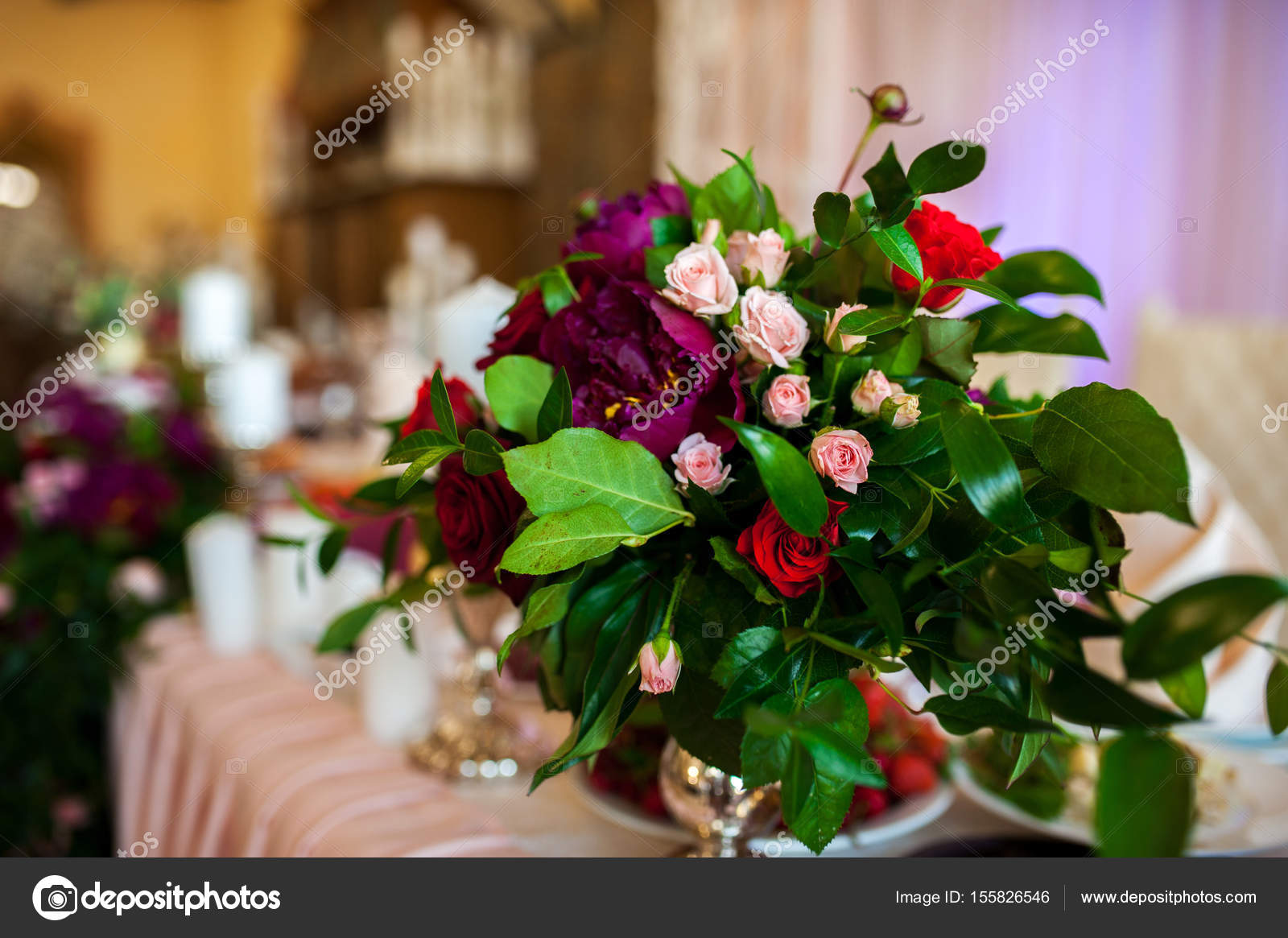 Décoration De Mariage Fleur Naturelle Avec Des Roses Et