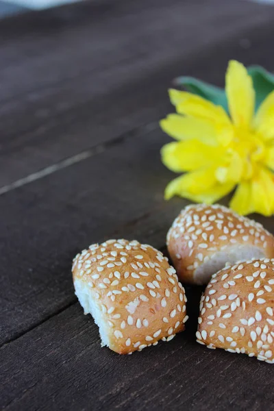Weiche Muffins mit Sesam — Stockfoto