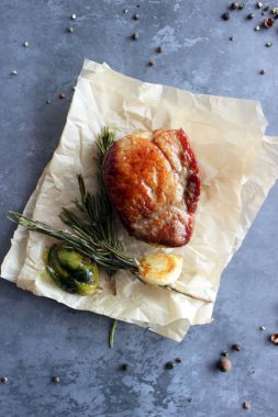 Sulu domuz kızarmış 