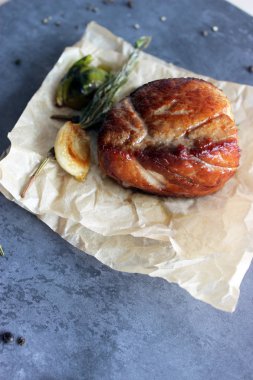 Sulu domuz kızarmış 