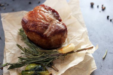 Sulu domuz kızarmış 