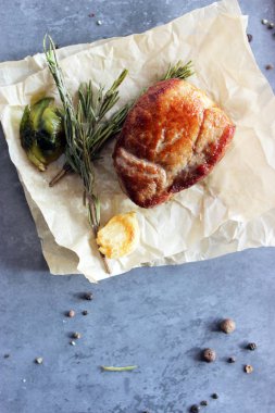 Sulu domuz kızarmış 