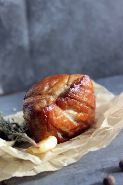 Sulu domuz kızarmış 