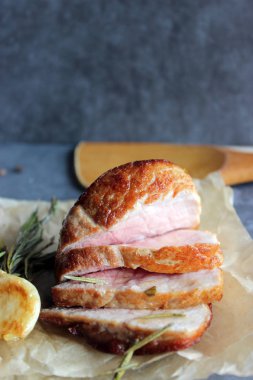 Sulu domuz kızarmış 