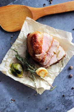 Sulu domuz kızarmış 