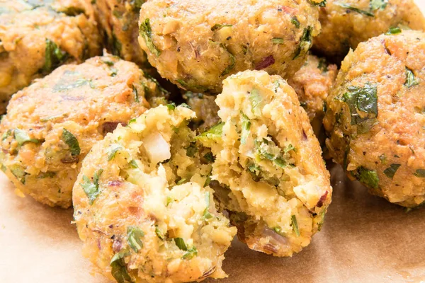     tam ve yarım falafel topları 