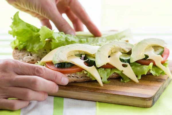 Woman hands preparing healthy breakfast making delicious sandwich — Stock Photo, Image