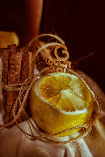 Tarçın limon ile