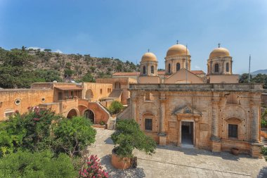 Chania, Yunanistan - Ağustos, 2017: Manastır, Agia Triada Tzagaroli Chania bölgesinde adada Crete, Yunanistan.