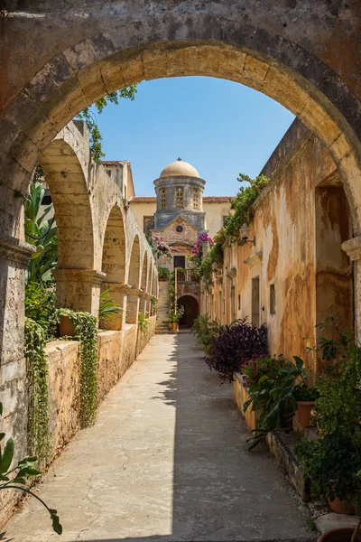 Chania, Yunanistan - Ağustos, 2017: Manastır, Agia Triada Tzagaroli Chania bölgesinde adada Crete, Yunanistan.