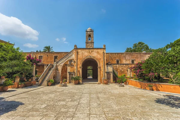 Chania, Yunanistan - Ağustos, 2017: Manastır, Agia Triada Tzagaroli Chania bölgesinde adada Crete, Yunanistan.