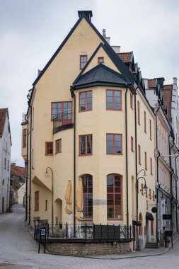 Visby City, İsveç 'teki eski İskandinav tarzı evlerin resmi