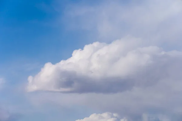 Bild Blå Himmel Med Moln Och Solkonsistens — Stockfoto