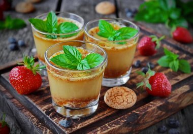 Zabaglione with strawberry and mint