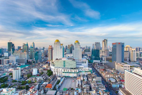 Bangkok panoramę miasta, dzielnicy biznesowej z wysokiego budynku w dzień słońca, Bangkok, Tajlandia — Zdjęcie stockowe