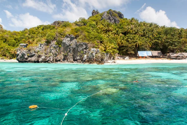 Playa tropical hermoso mar y cielo azul en Langka Isla Judía Se encuentra en el Golfo de Tailandia, provincia de Chumphon, Tailandia — Foto de Stock