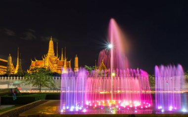 Çeşme gece ışığı landmark sanam luang, bangkok, Tayland