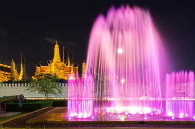 Çeşme gece ışığı landmark sanam luang, bangkok, Tayland