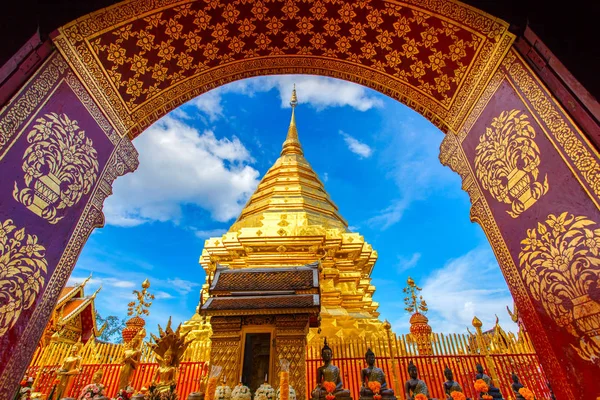 Wat Phra Doi Suthep, Tayland 'ın Chiang Mai şehrinin turistik yeridir.