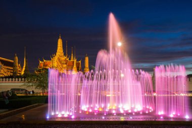 Çeşme gece ışığı landmark sanam luang, bangkok, Tayland
