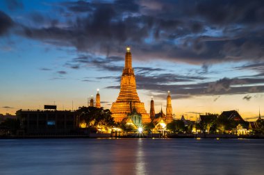 Atmosfer Tay tapınakta günbatımı Zamanı