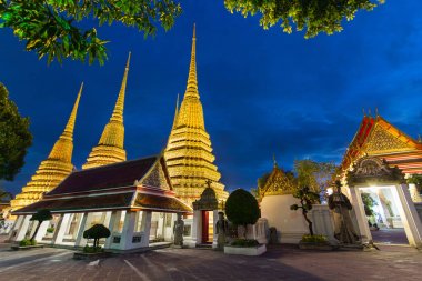 Wat Pho, Bangkok, Tayland. Olarak da bilinen Wat Phra Chetuphon, Tay dili tapınakta demektir 'Wat' Tapınağın Bangkok'un en ünlü turistik mekanları biridir. Tapınağın bu geri kalma 1788 için kaynakları vardır.