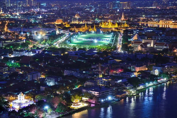 Grand Palace vid skymningen i Bangkok, Thailand — Stockfoto