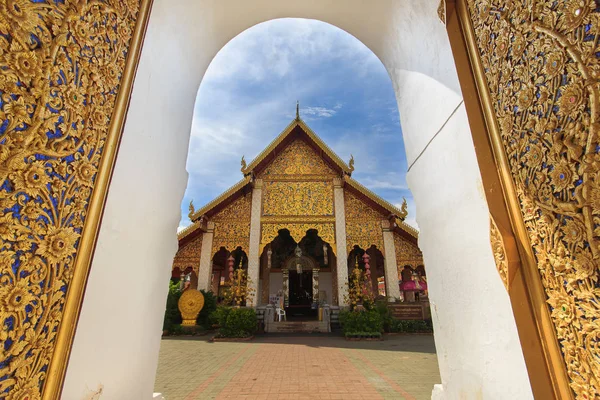 Budizm Tay Tapınak, wat phra o hariphunchai içinde: lamphun, thailand — Stok fotoğraf