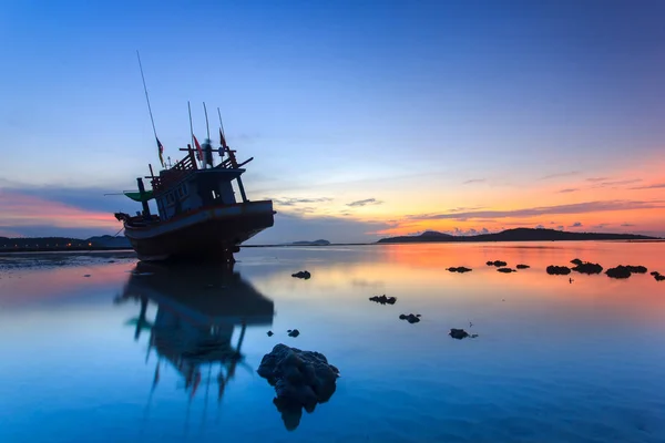 Wschód słońca na plaży sunrise w Phuket, Tajlandia — Zdjęcie stockowe