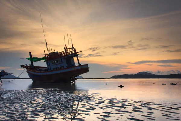 Wschód słońca na plaży Rawai w Phuket, Tajlandia — Zdjęcie stockowe